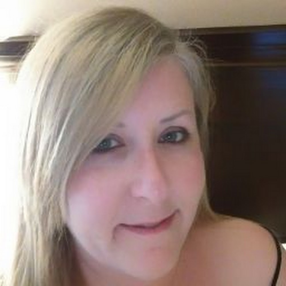 Meet your Posher, Lara